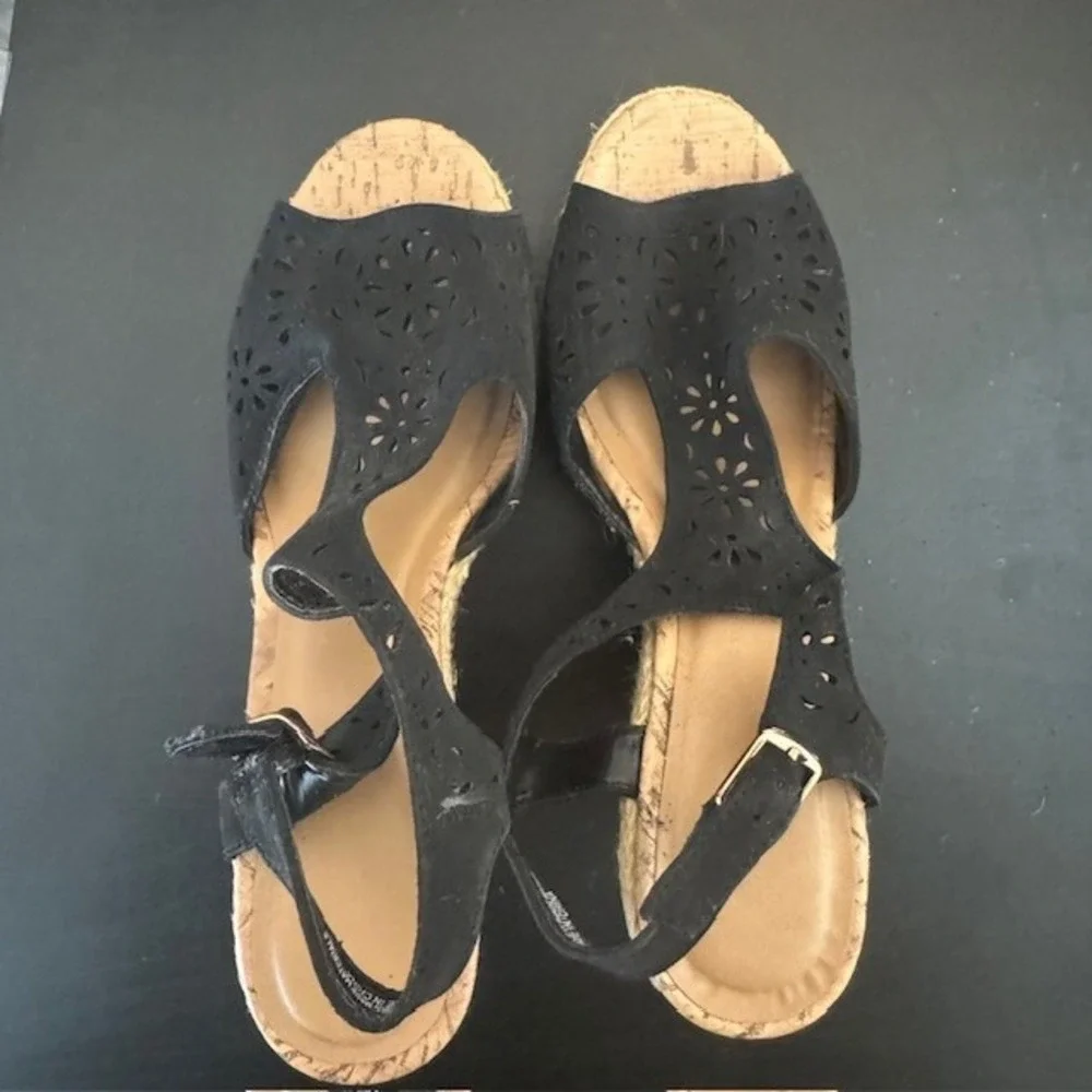Seychelles Wedge Sandals Womens 8 Black Laser Cut Floral Espadrille T-Strap Cork